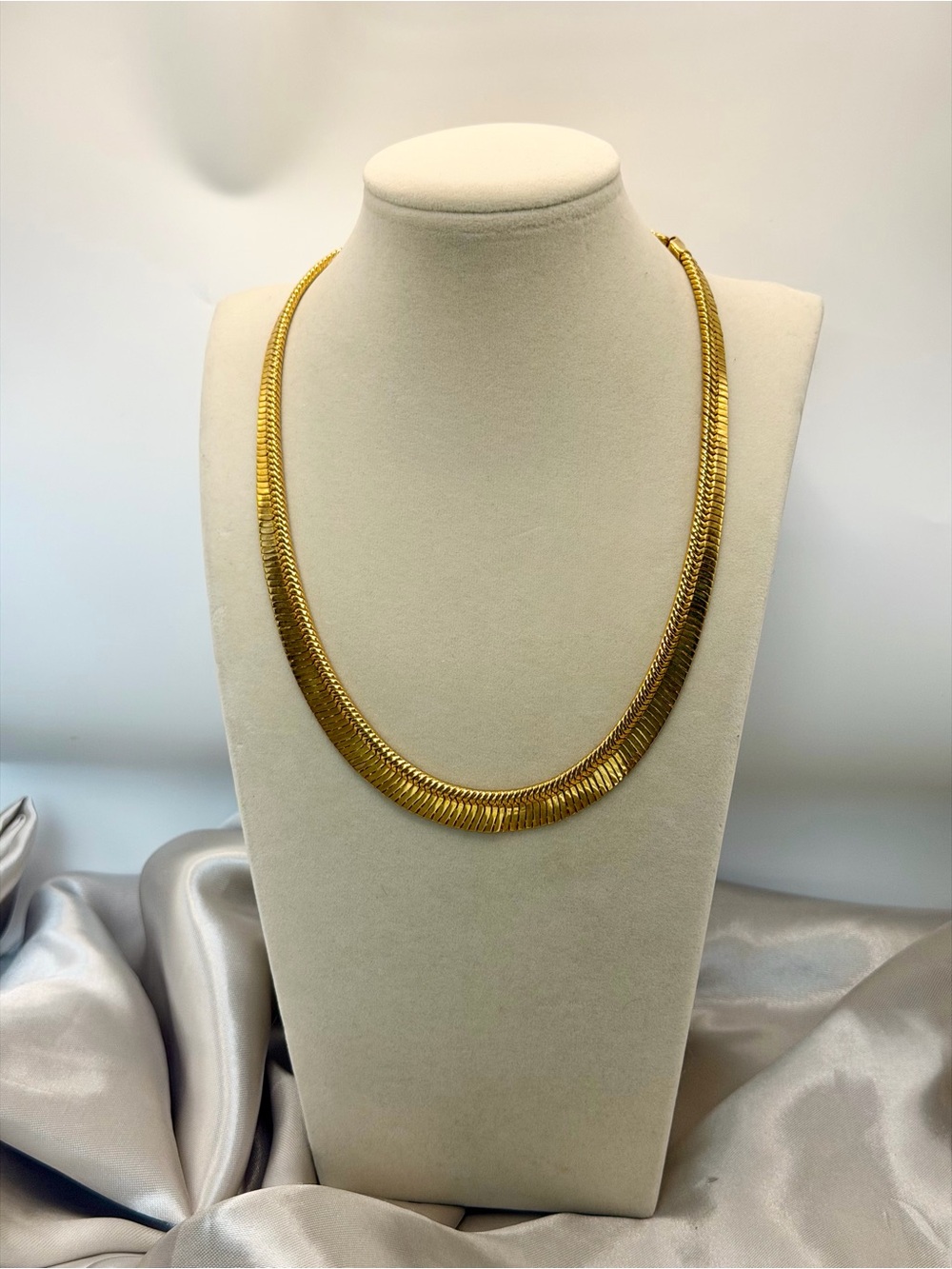 Vintage Gold Tone Graduated Cobra Snake Link Chain Collar Necklace 16-18"